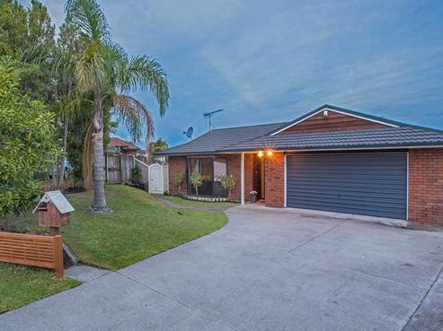 32 Pinewood Grove, Botany Downs