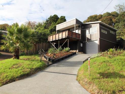 30 Ocean Road, Surfdale