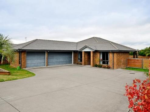 93 Farnborough Drive, Grandview Heights