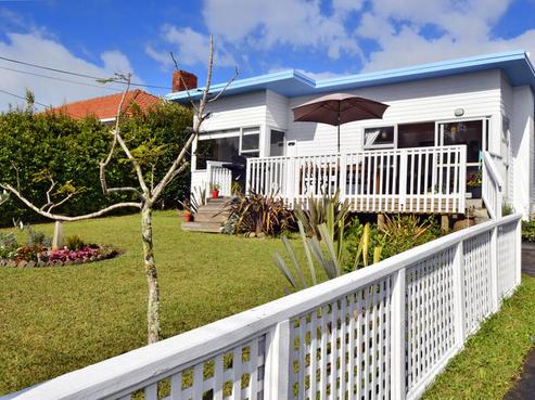 19 Montgomery Avenue, Belmont