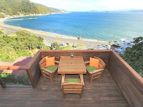 11 Ferry Road, Days Bay