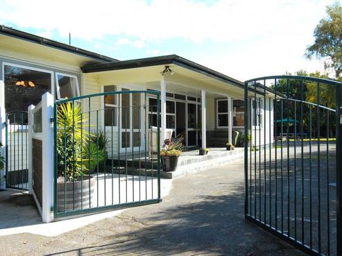 1005 Reka Street, Akina