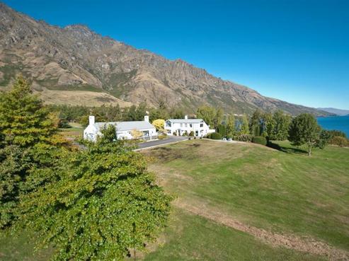 5 Lakeshore Drive, Kingston