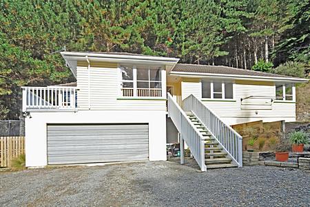 893 Makara Road, Makara
