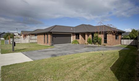 3 Vosper Close, Leamington