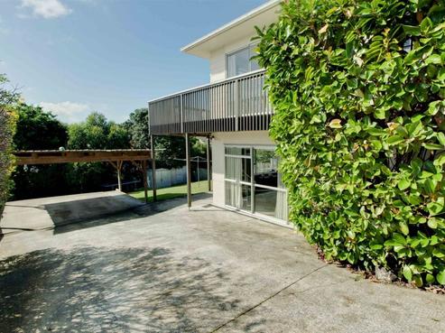 102 Awaroa Road, Sunnyvale