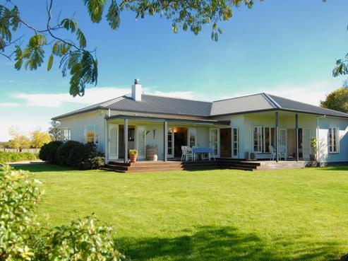 1469 Southland Road, Longlands