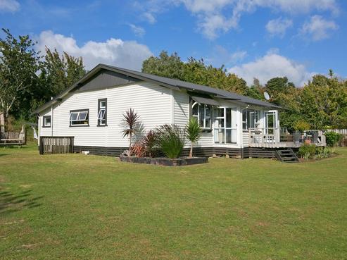 1382 Main North Road, Urenui