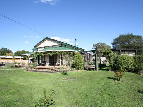 41 Johnson Street, Bulls