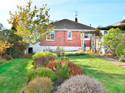 327 Kenmure Road, Kenmure