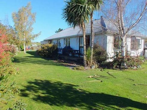 5681 West Coast Road, Springfield