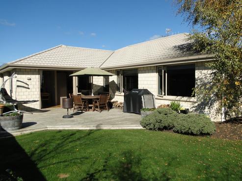 9 Hollybush Drive, Brightwater