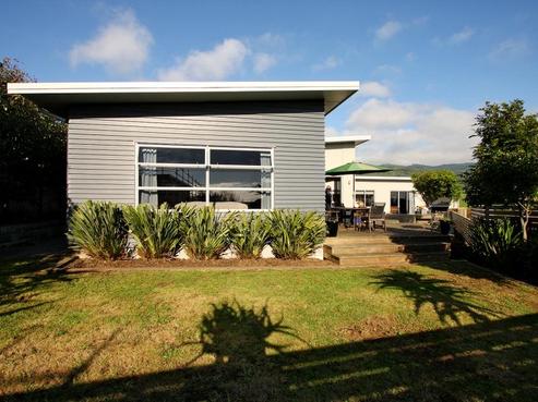 8A Tui Grove, Oakura