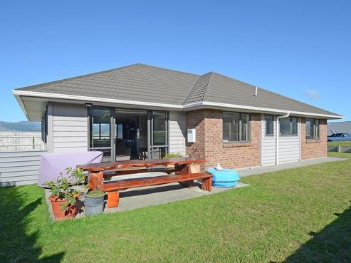 3 Ronald Scott Grove, Riverstone Terraces