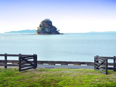 10 The Strand, Waiwera