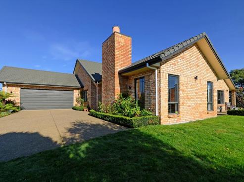 46 Saint James Drive, Huntington