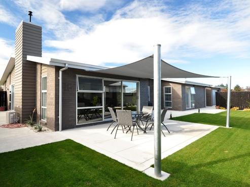 18 Windsor Close, Springlands