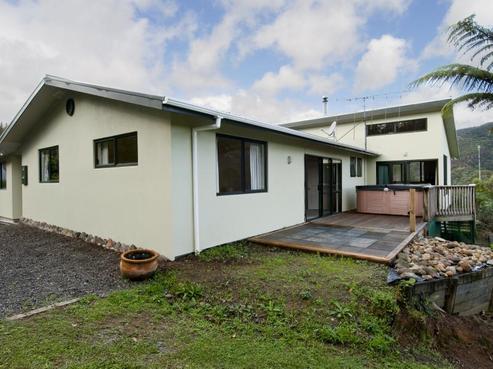 13 Awakite, Thames