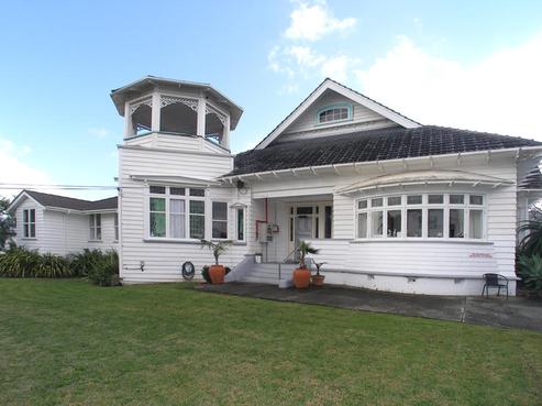 8 Grove Road, Narrow Neck