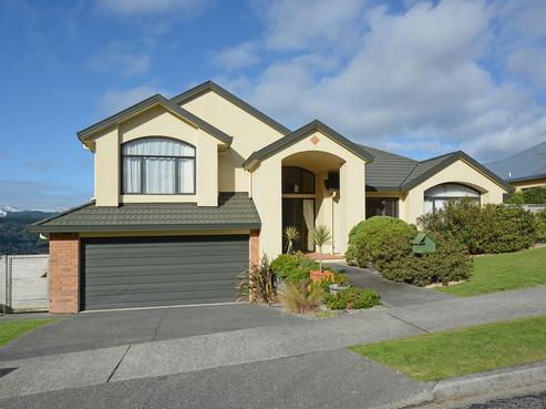 1 Betty Watt Grove, Riverstone Terraces