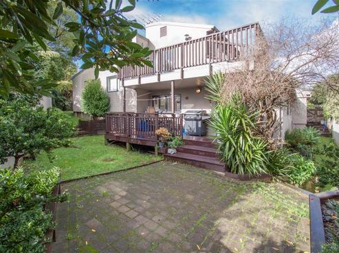 2 Salas Place, Howick