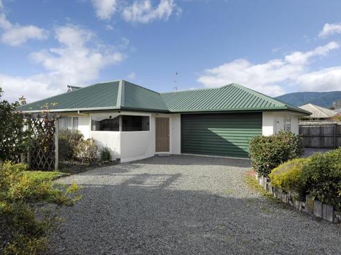 33 Maple Crescent, Richmond