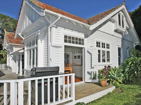 8 Onehunga Road, Karaka Bays