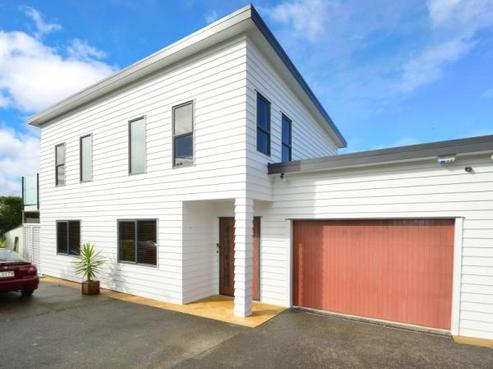 2/812 Whangaparaoa Road, Manly