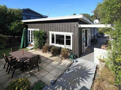 8 George Street, Surfdale