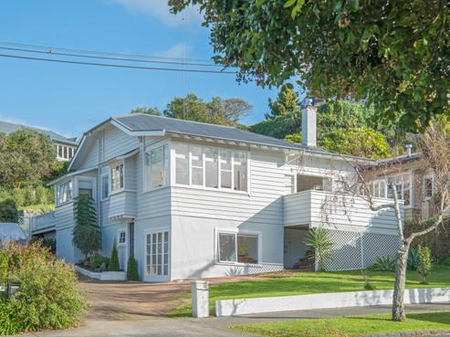 6 Heywood Crescent, Epsom