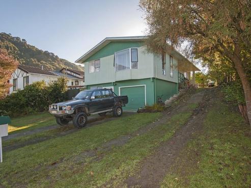 5 Topeka Grove, Totara Park