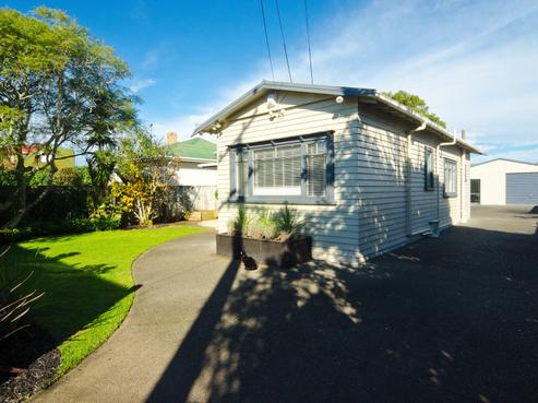 4 Hazelmere Road, Sandringham