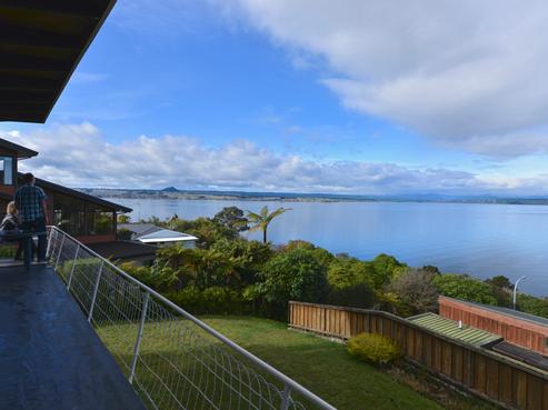 2/18 Isobel Street, Acacia Bay