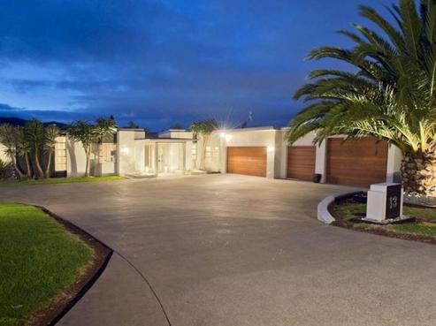 13 Tullamore, Maunu