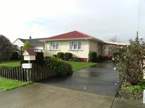 706 Park Road South, Akina