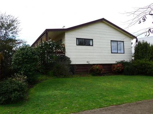 33 Splitt Avenue, Glenview