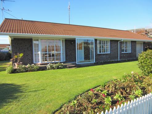 33 Tiverton Crescent, Whalers Gate