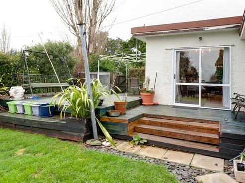 881 Main North Road, Woodend