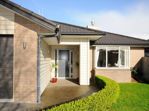 27 Barrington Drive, Huntington