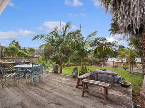 675 Huia Road, Parau