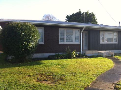 87 Clayton Road, Mangakakahi