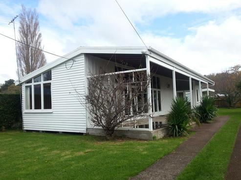 8 Ardlui Avenue, Manly