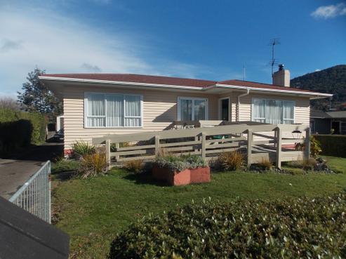 10 Grayson Avenue, Mangakakahi