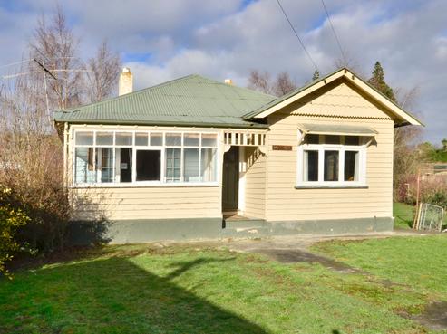 18 Irvine Street, Lawrence