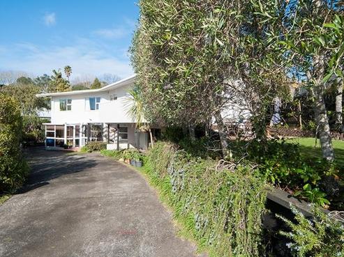 8 Chevron Place, Castor Bay