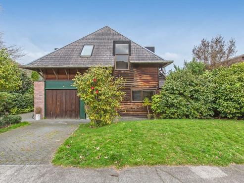 1 Lady Bell Grove, Lowry Bay