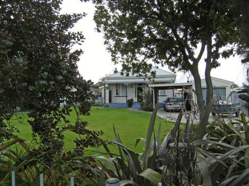 918 Nelson Street North, Mahora