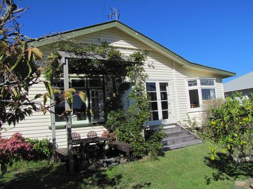 711 Mount Pleasant Road, Thames