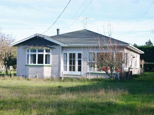 838 Domett Road, Domett