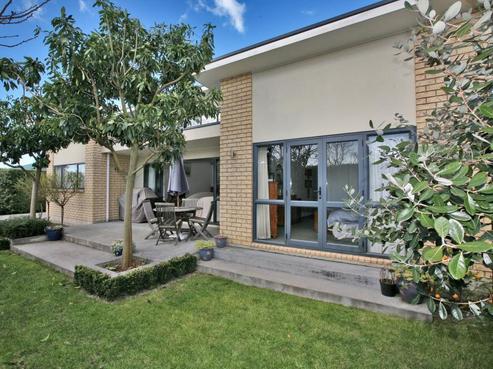 812A Park Road South, Akina
